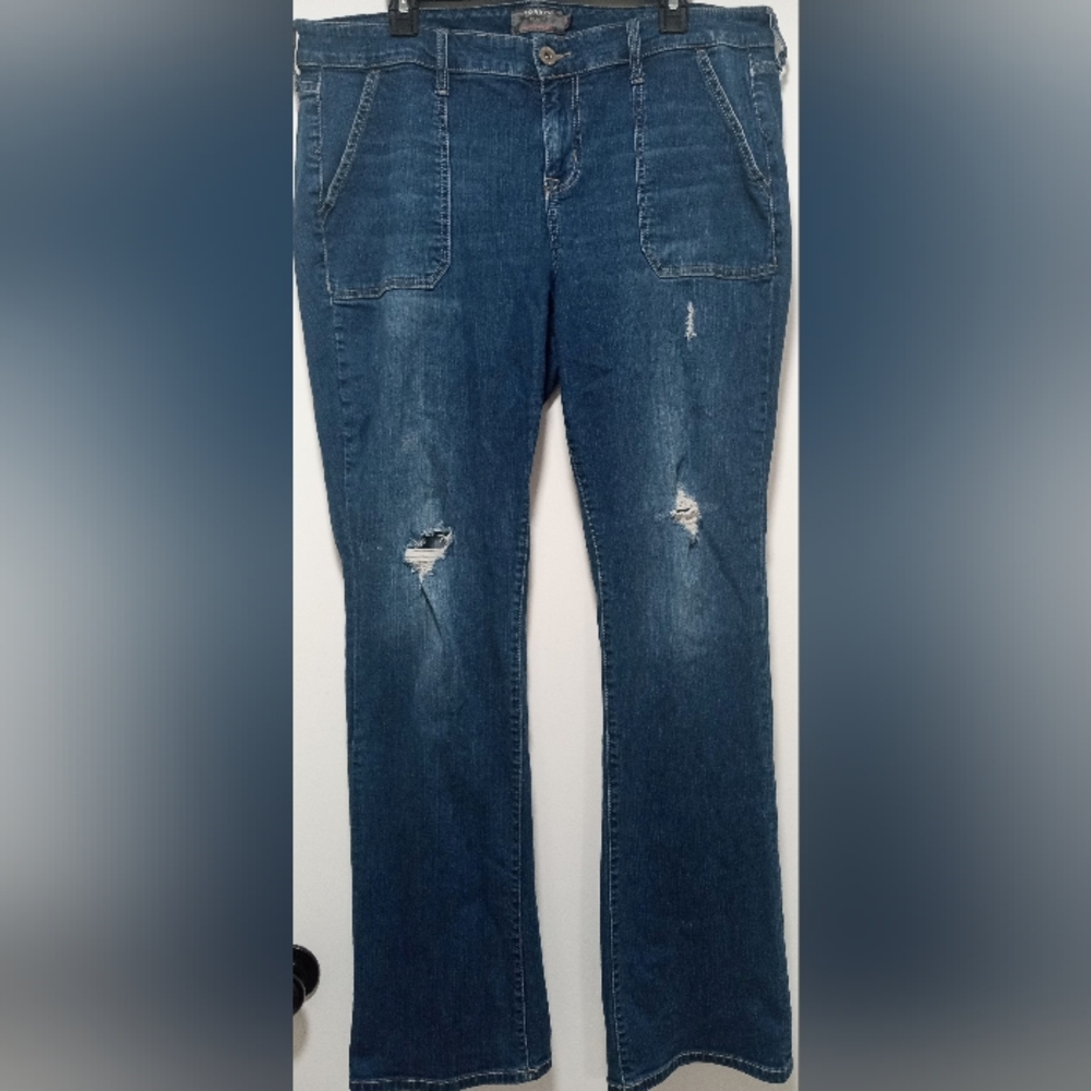 TORRID 16T MEDIUM WASH SLIM BOOT CUT JEANS